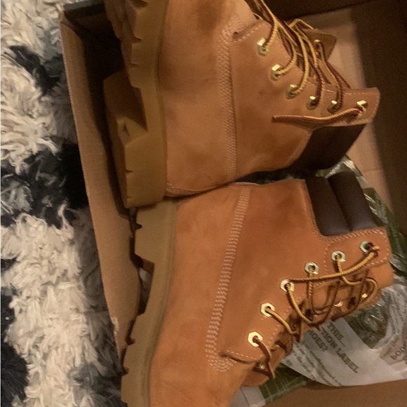 Women’s NEW timberland boots - Picture 4 of 5